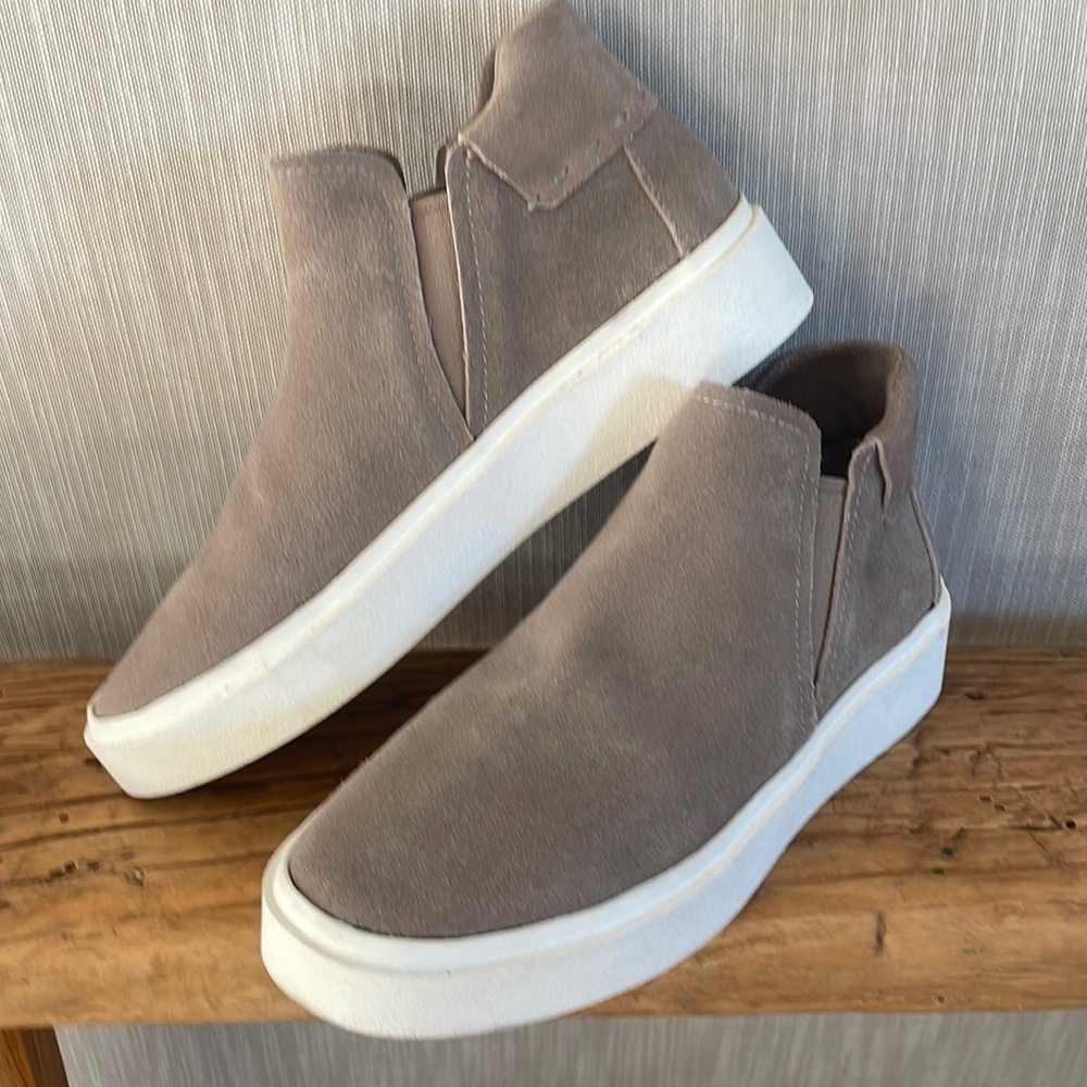 Dolce Vita Vinni suede bootie